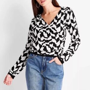 Wrap Black and White Pattern Sweater